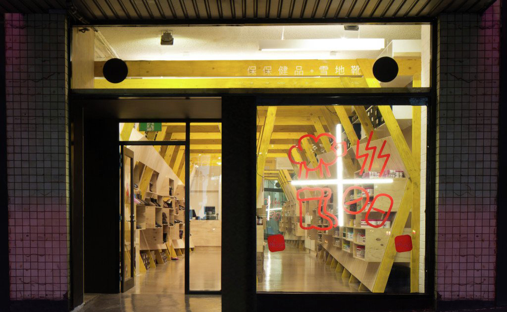南京專業(yè)女裝店裝修公司 商場女裝店設(shè)計要突出